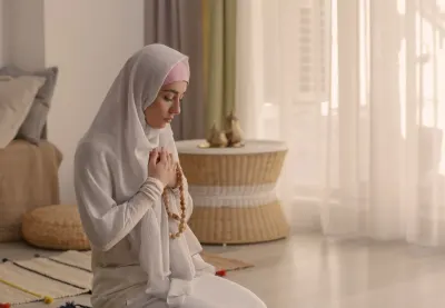 birinin bir yere gitmesini engellemek için dua